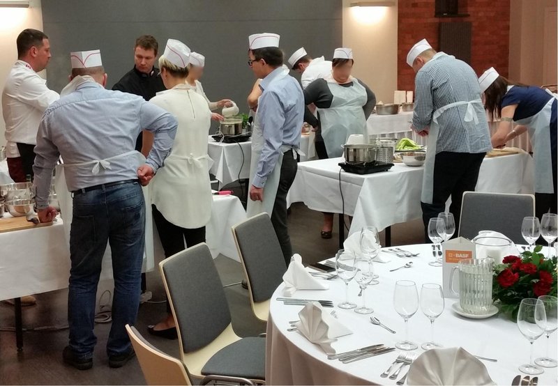 Impreza integracyjna w formie warsztatów kulinarnych - prowadzi  z Charles Daigneault